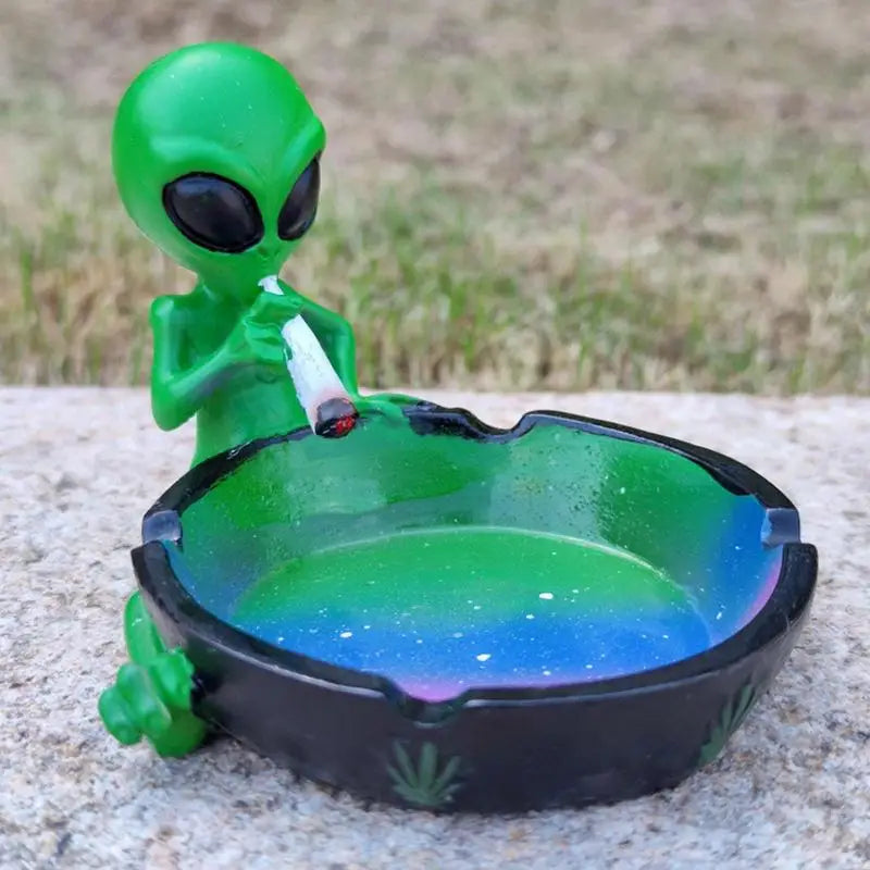 Fantasy Alien Ashtray Cute Alien Smoking Ashtray Portable Resin Starry Sky Ash Tray Desktop Ash Holder For Smokers Home Decor